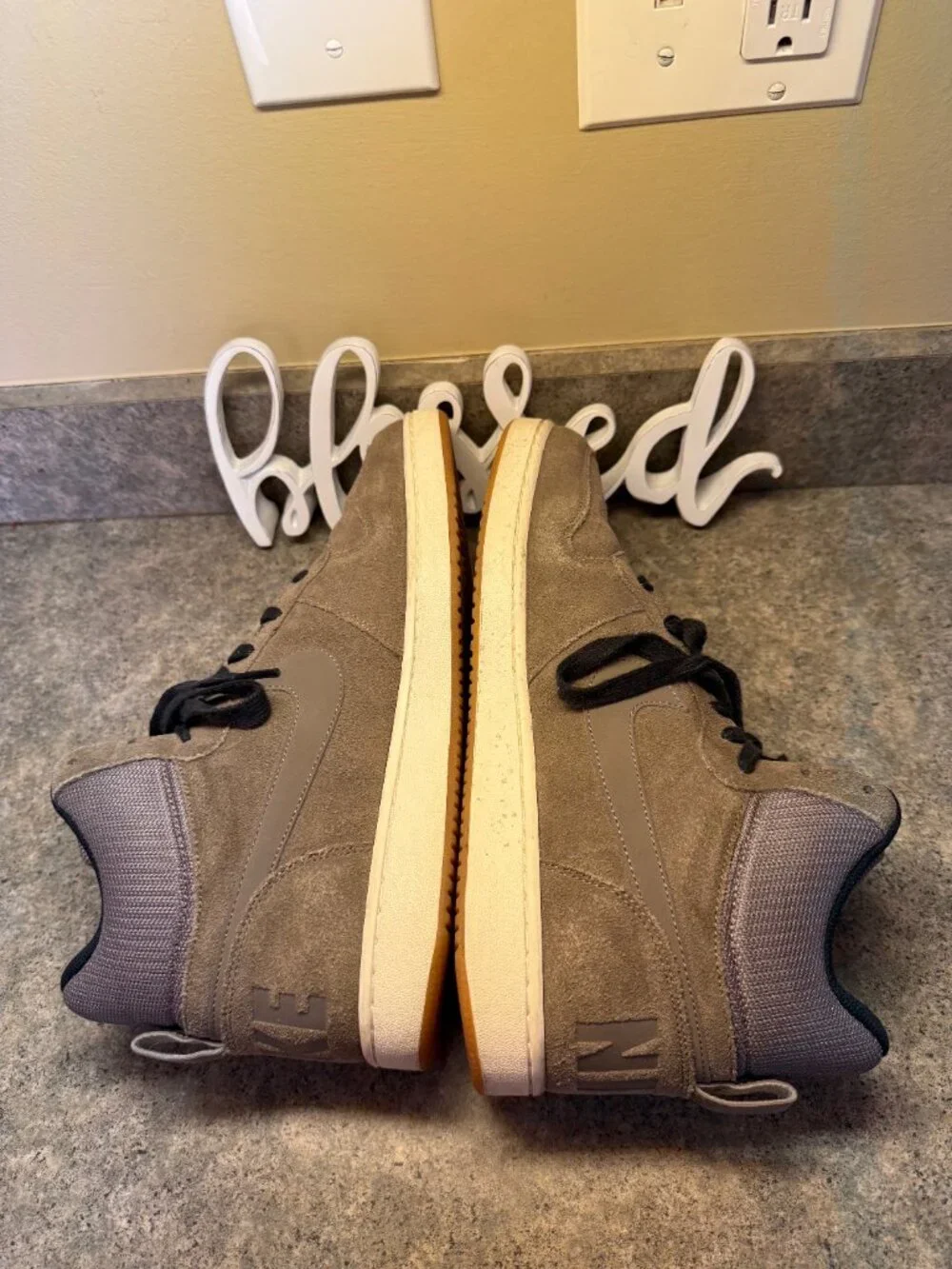 Nike Eberon Mid Basket Ball Shoe Suede Upper size 11 1/2